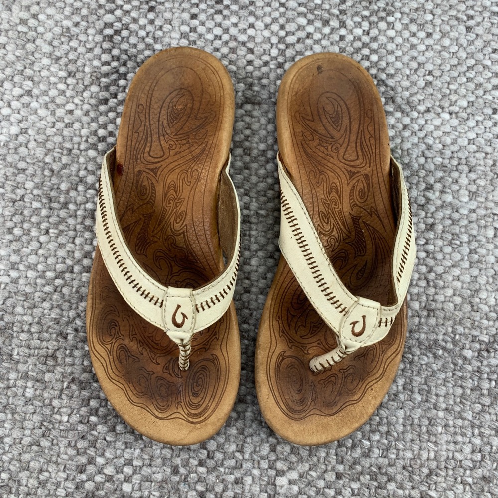 OluKai Haiku Sandals Womens 8 Tan White Leather Laser Etched Flip Flops 20102
